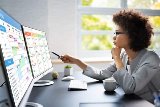 Compare the features of STRATAFOLIO and Doorloop property management softwares for commercial real estate